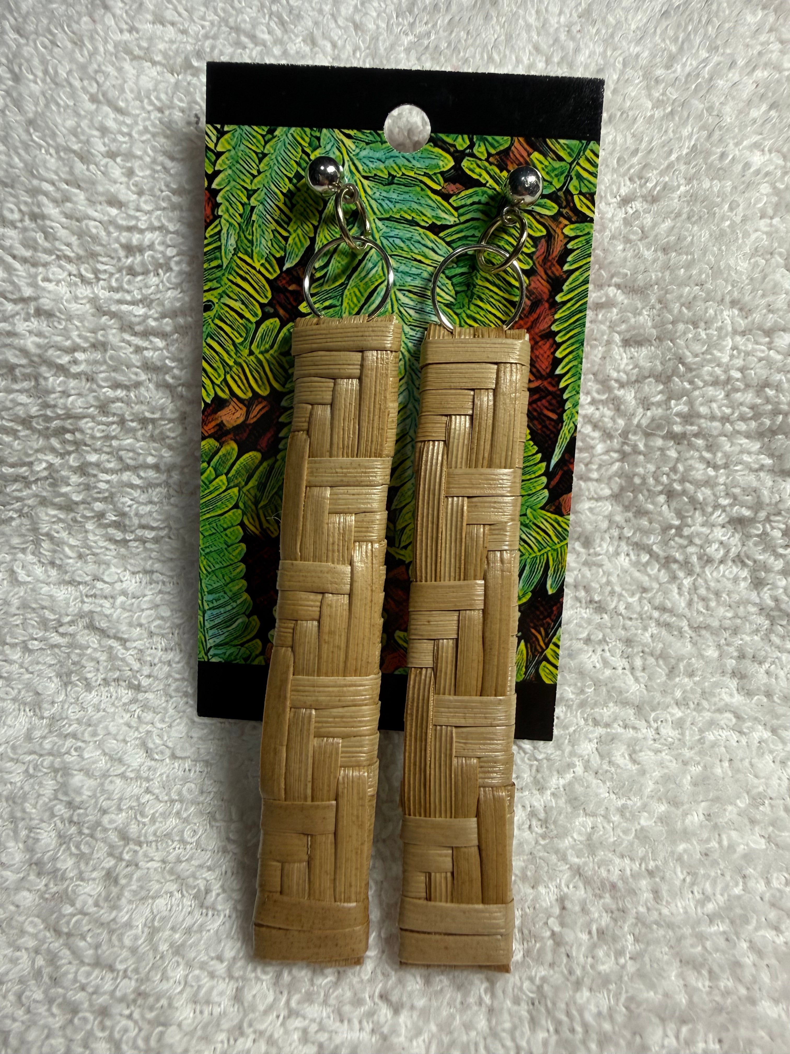 H 1: Tall raufara earrings