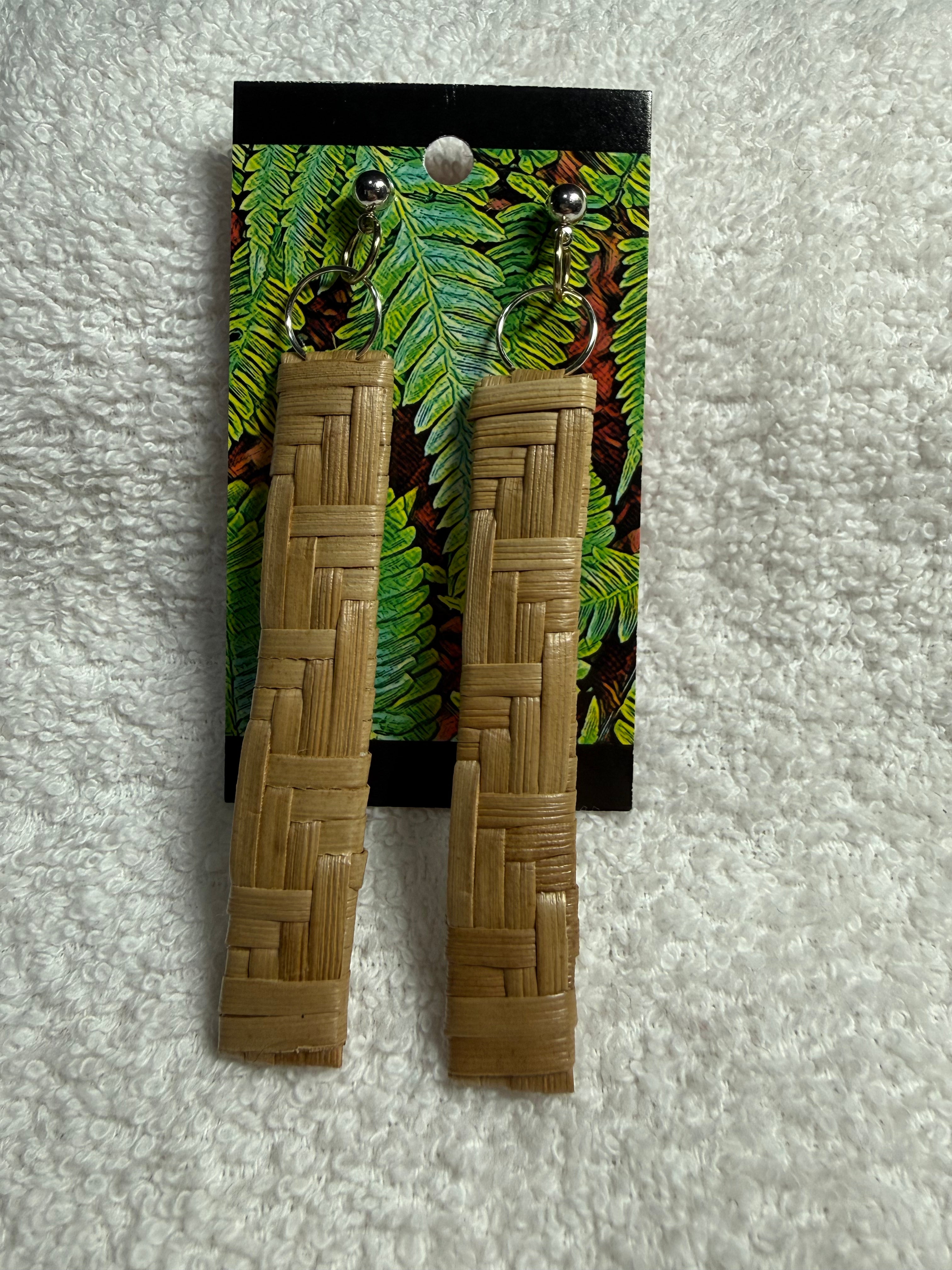 H L 3: Tall raufara earrings