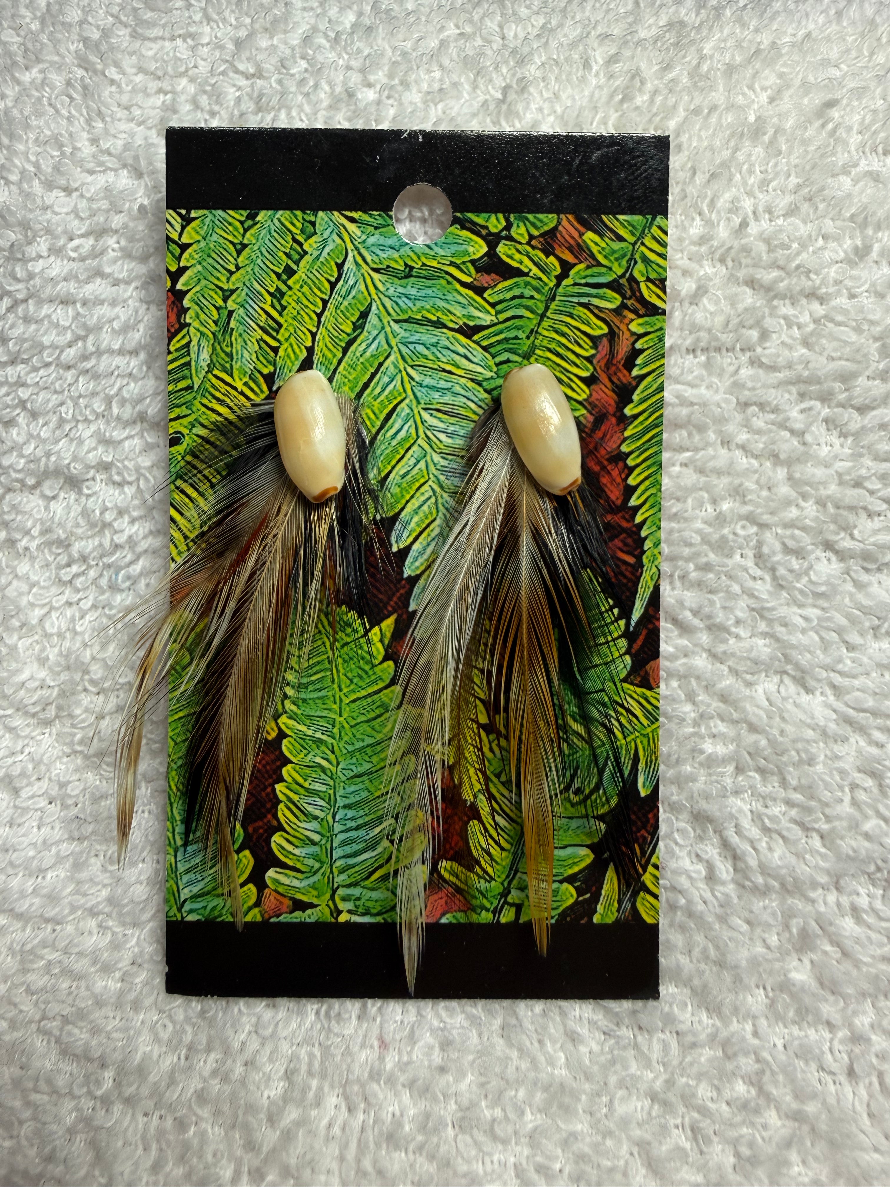 HC 01: Feather and antique shell earring clips