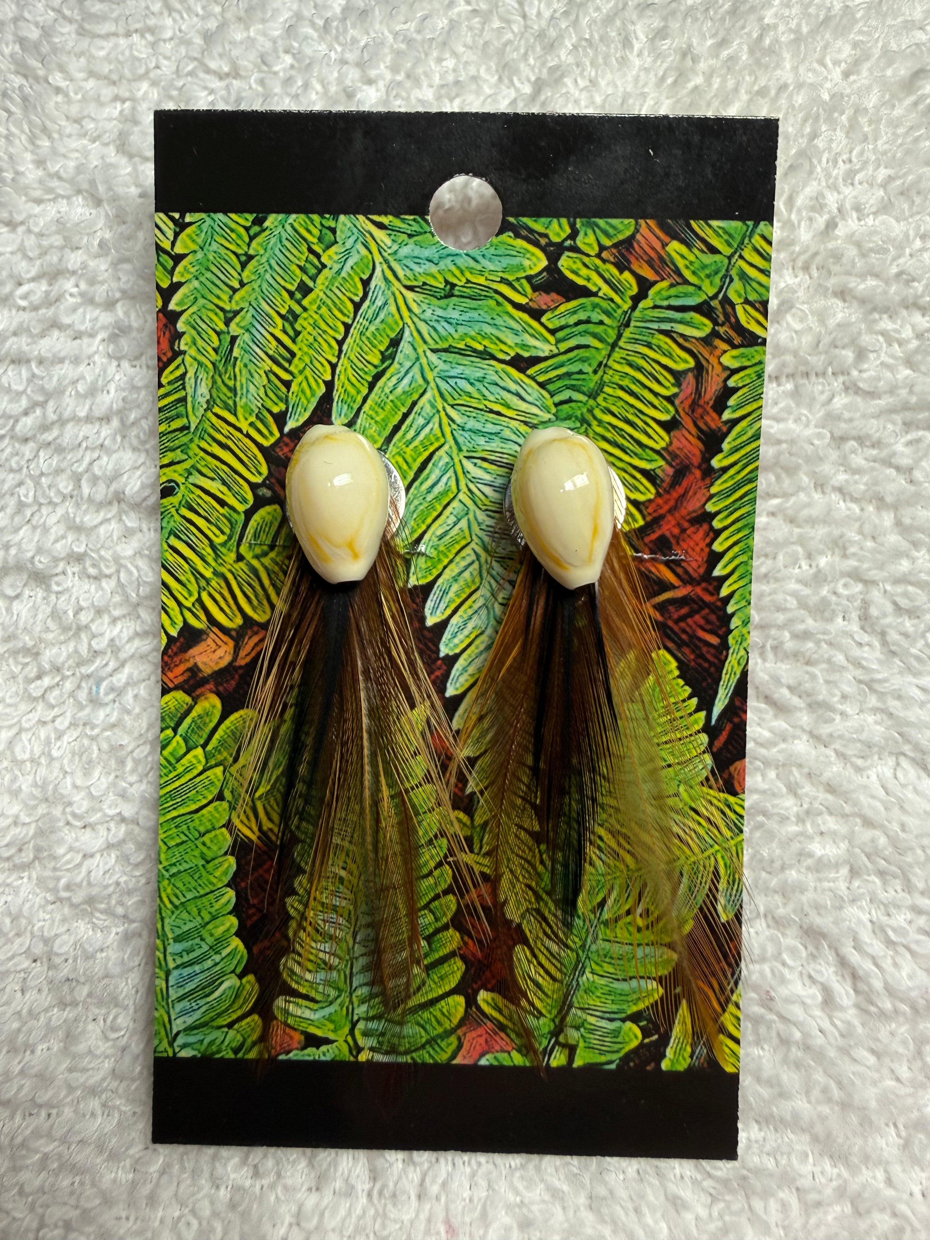 HC 02: Feather and antique shell earring clips