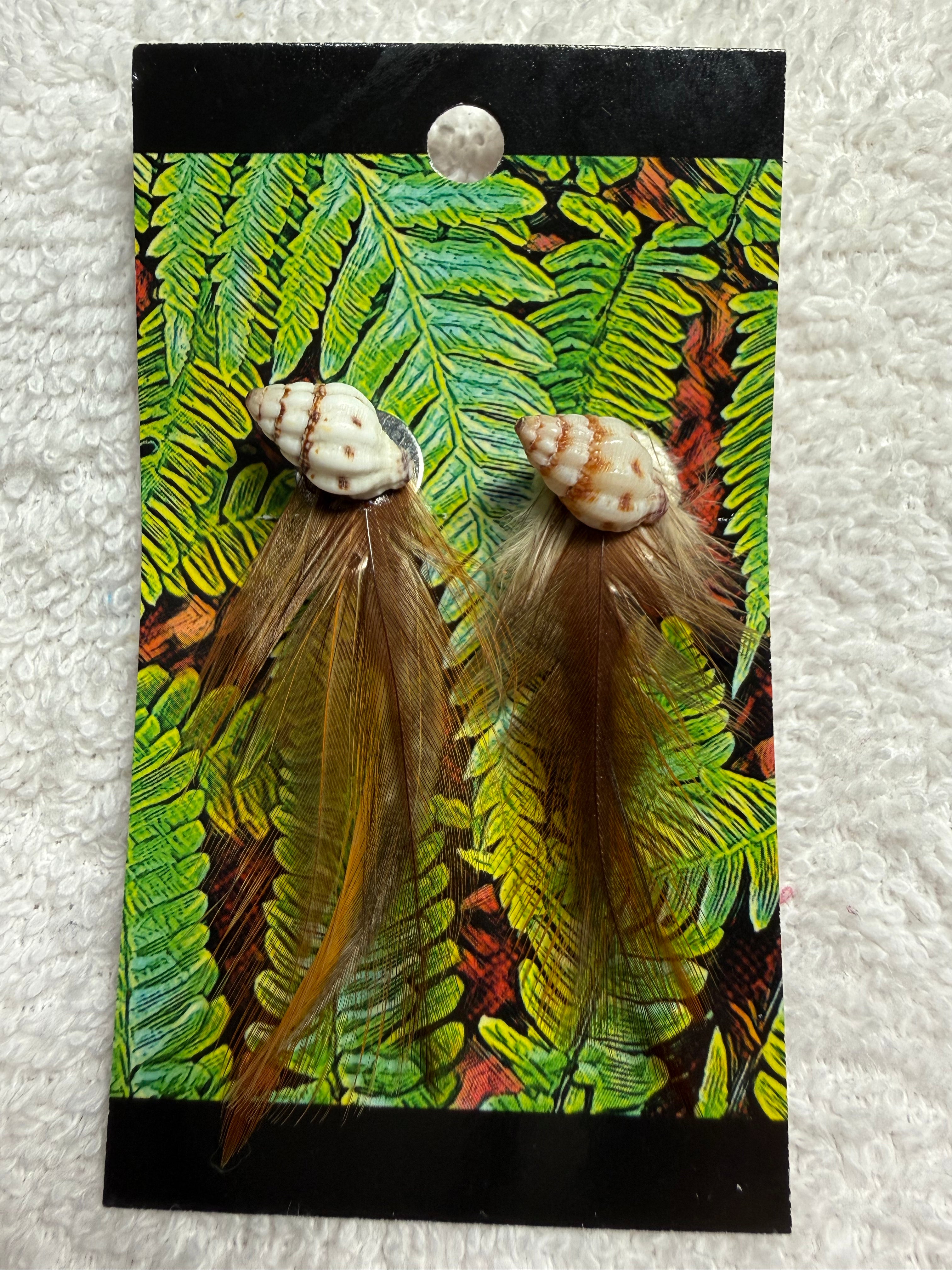 HC 03: Feather and antique shell earring clips