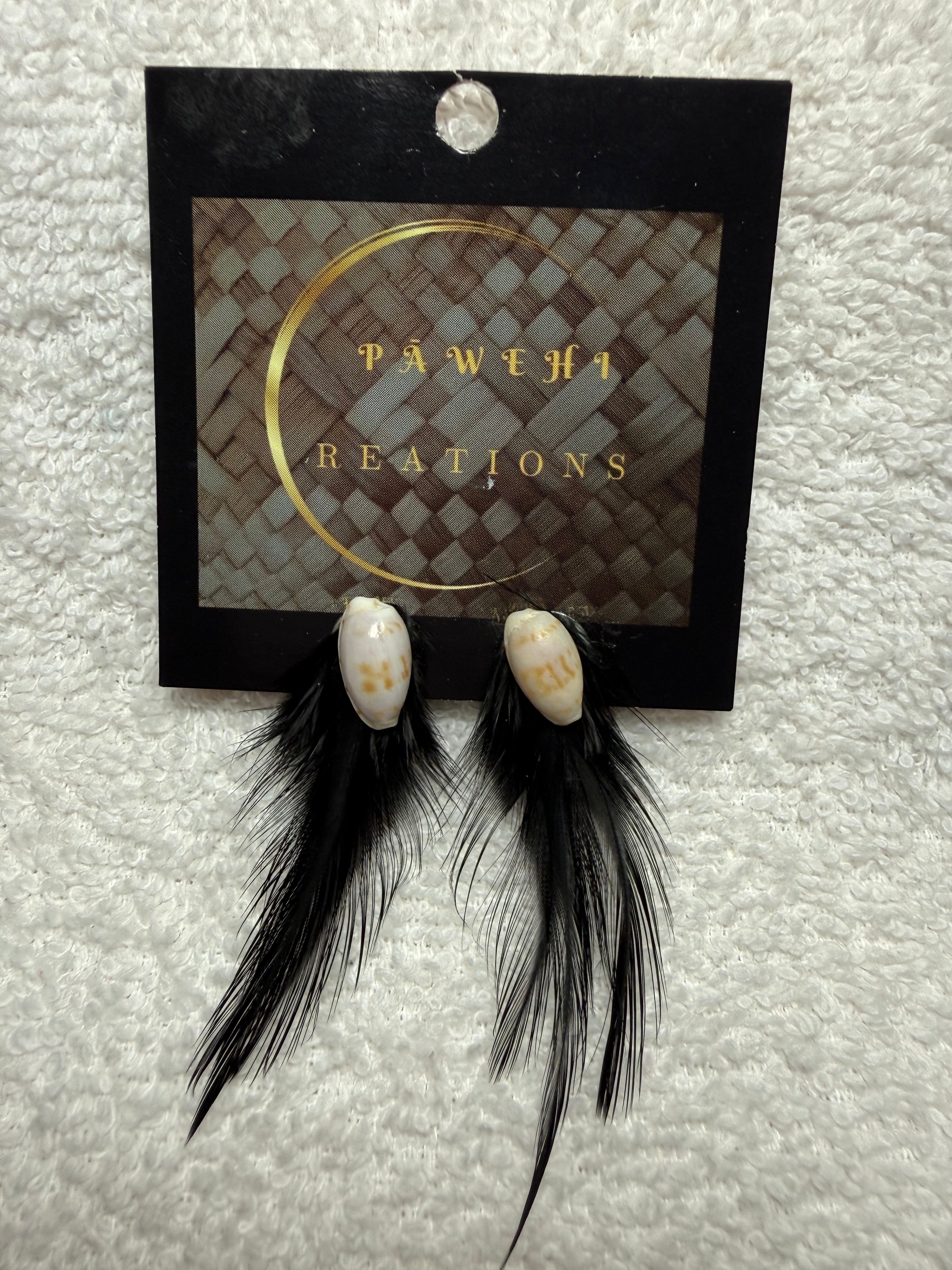 HC 08: Feather and antique shell earring clips