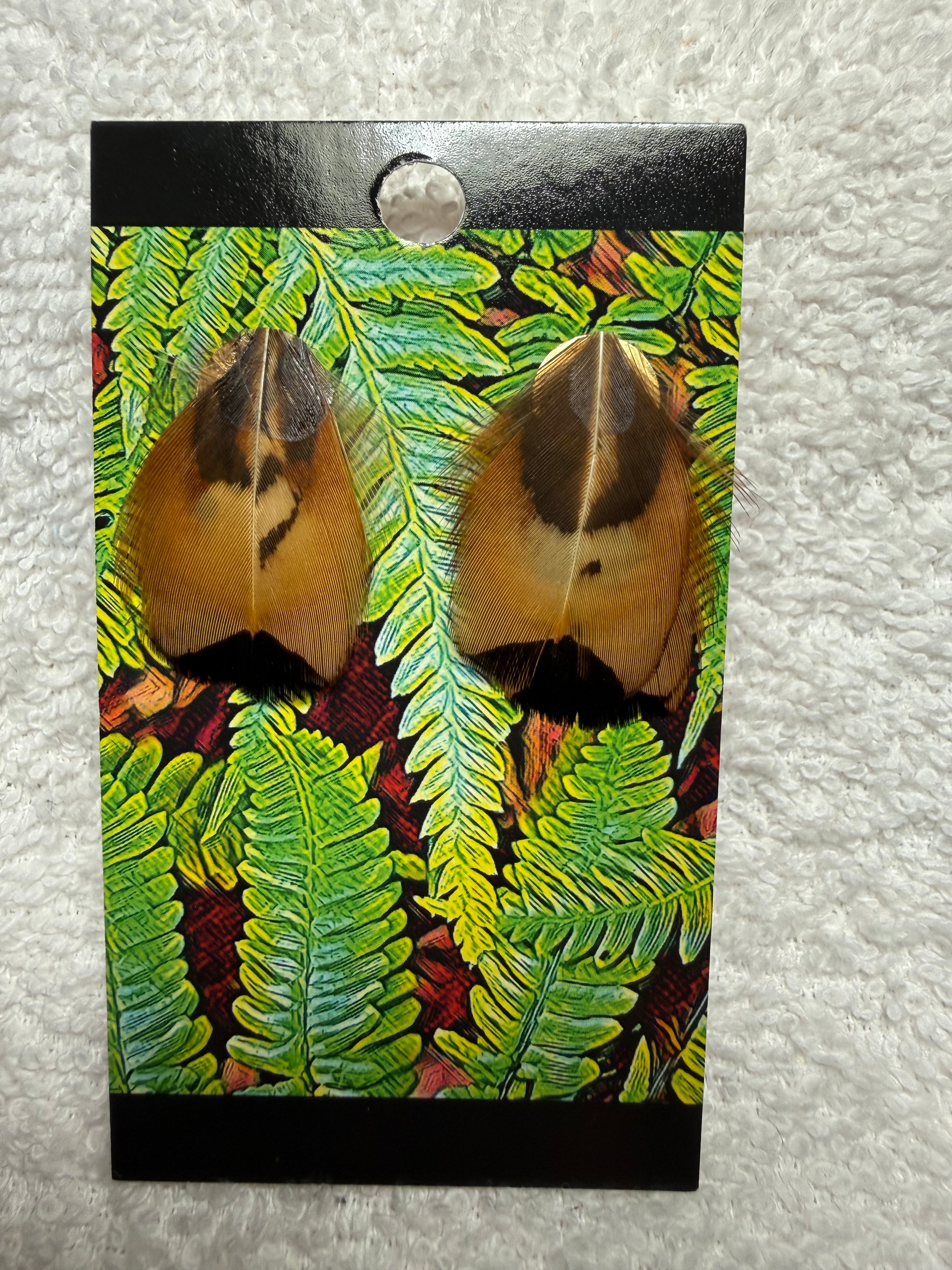 HC 09: Feather earring studs