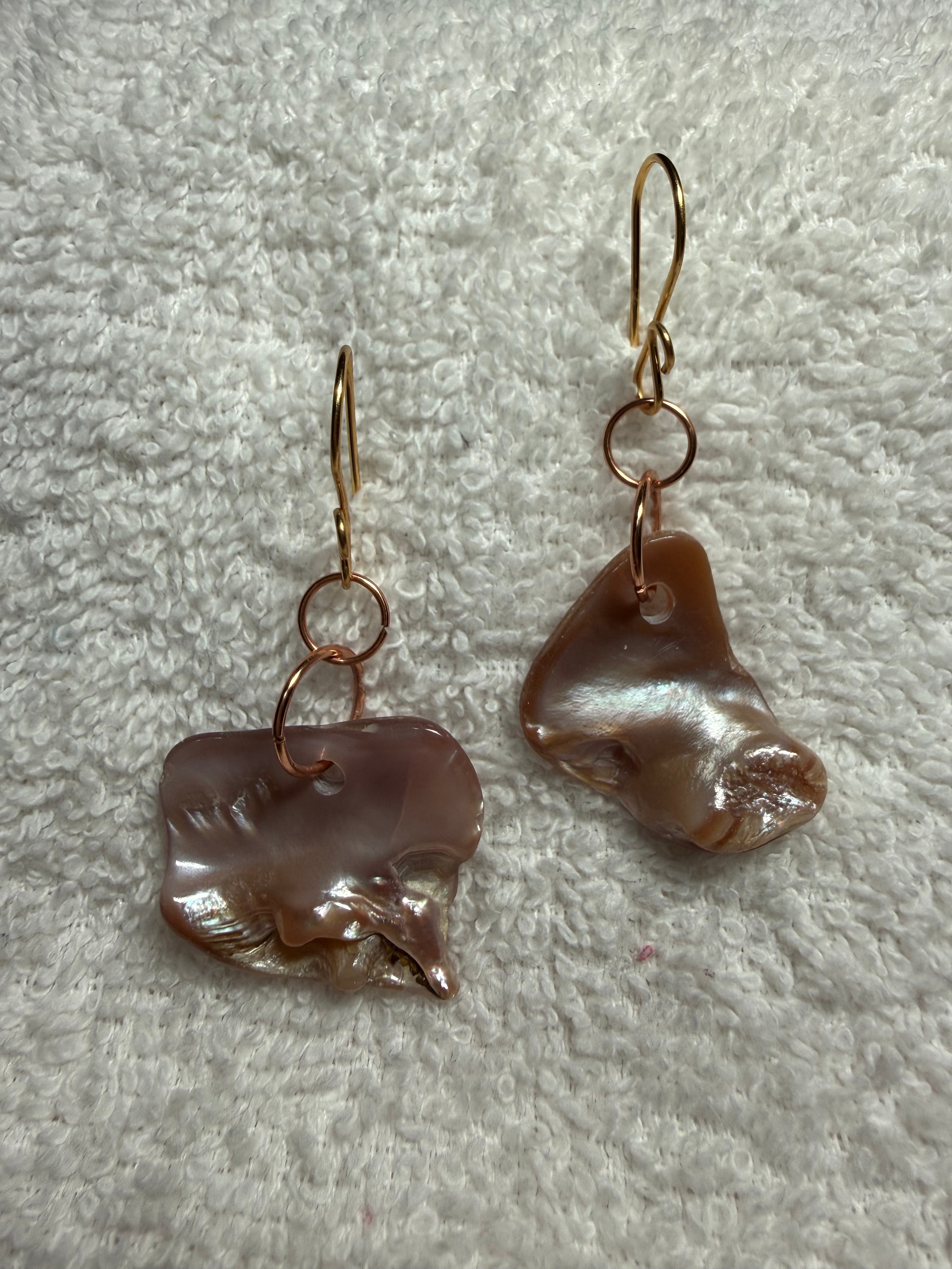 Paua E1: Pink paua shell earrings