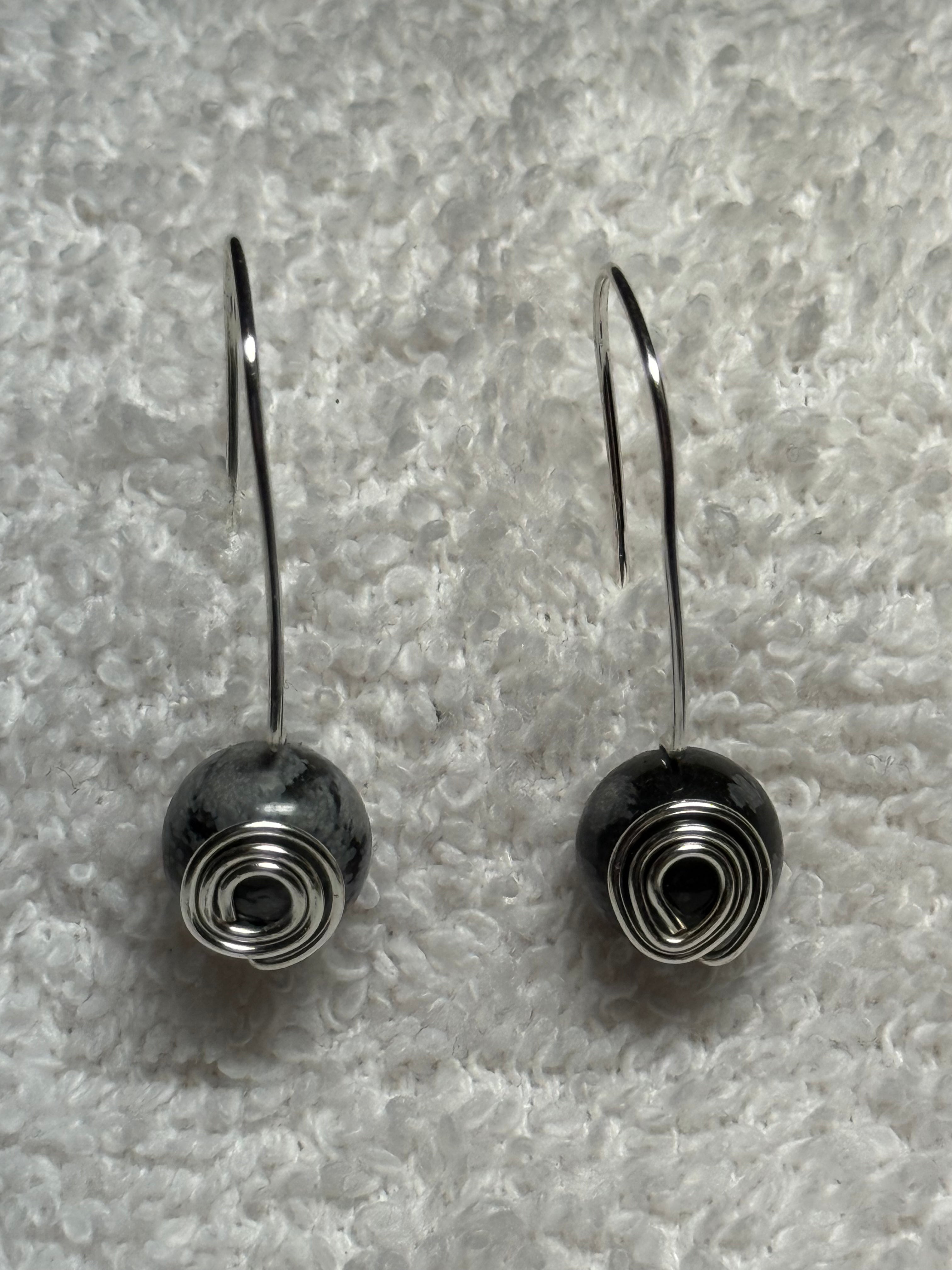 Piko 13: Gemstone wirework earrings
