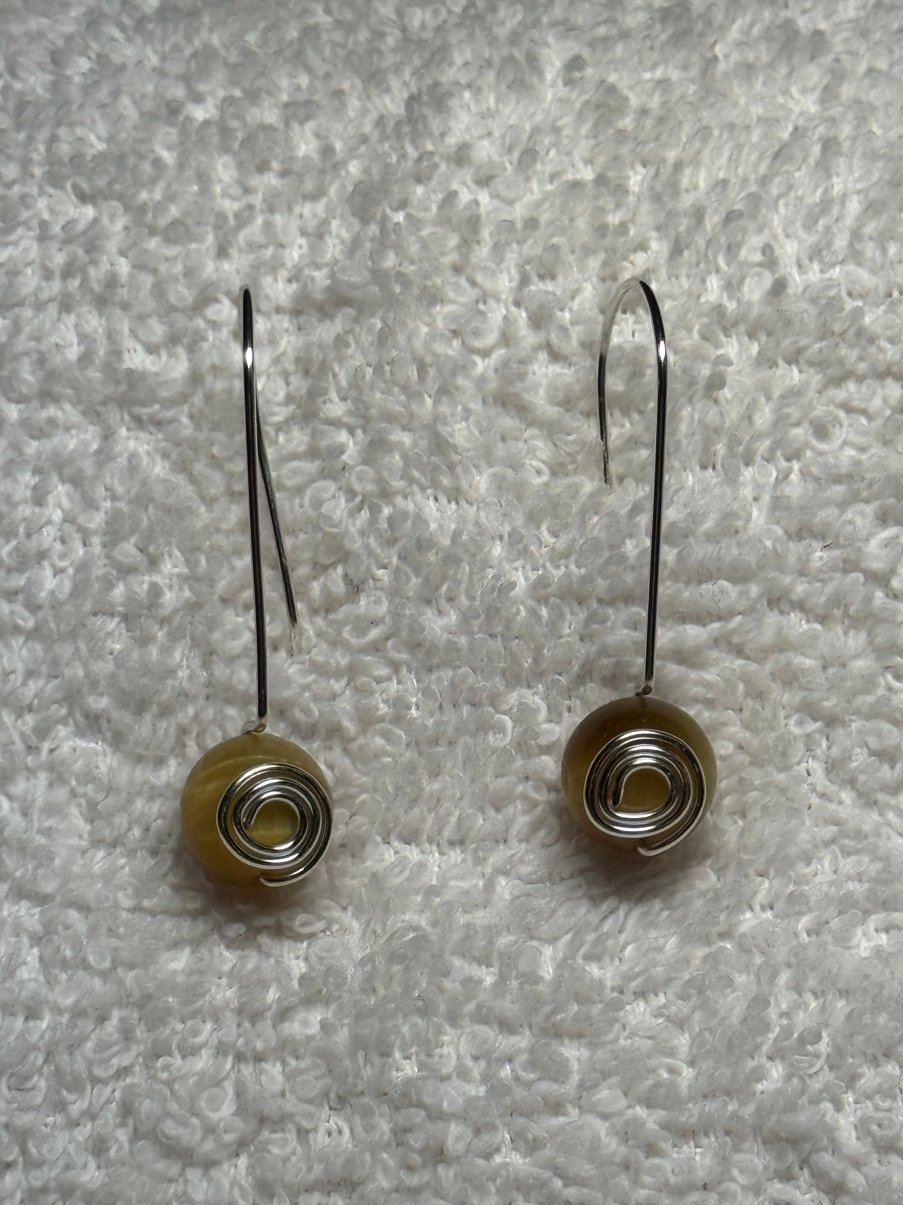 Piko 16: Gemstone wirework earrings