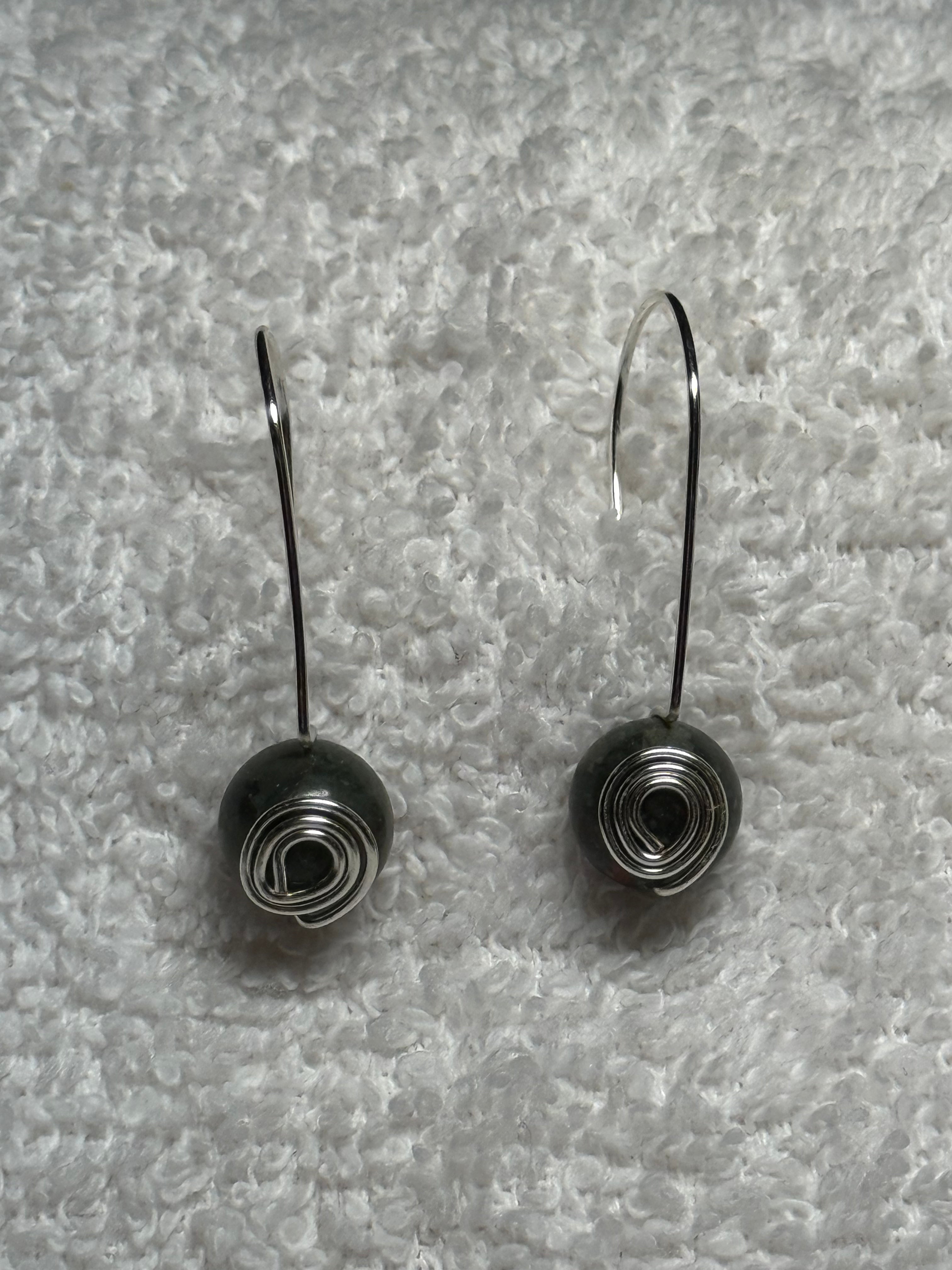 Piko 17: Gemstone wirework earrings