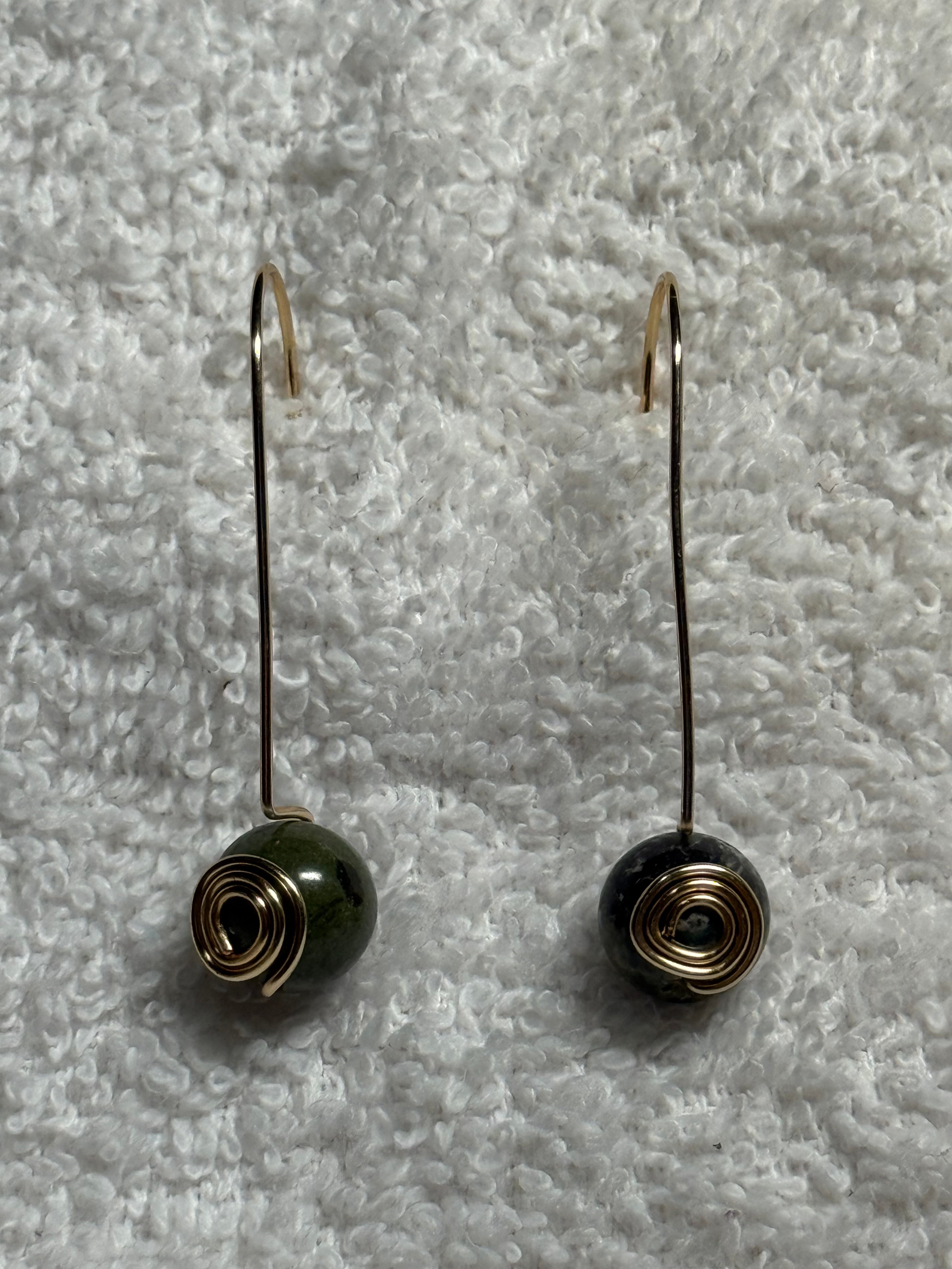Piko 26: Gemstone wirework earrings