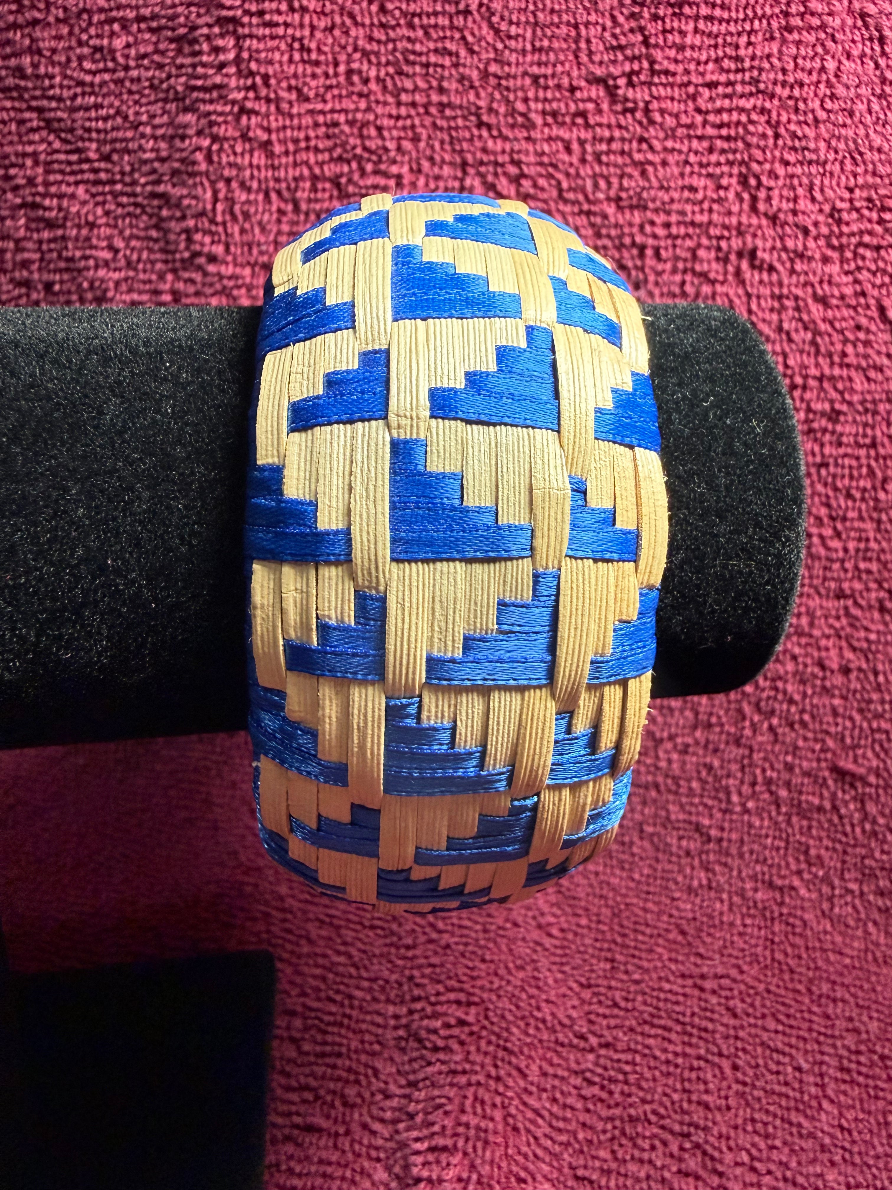 APO 70: Raufara and ribbon barrel bracelet