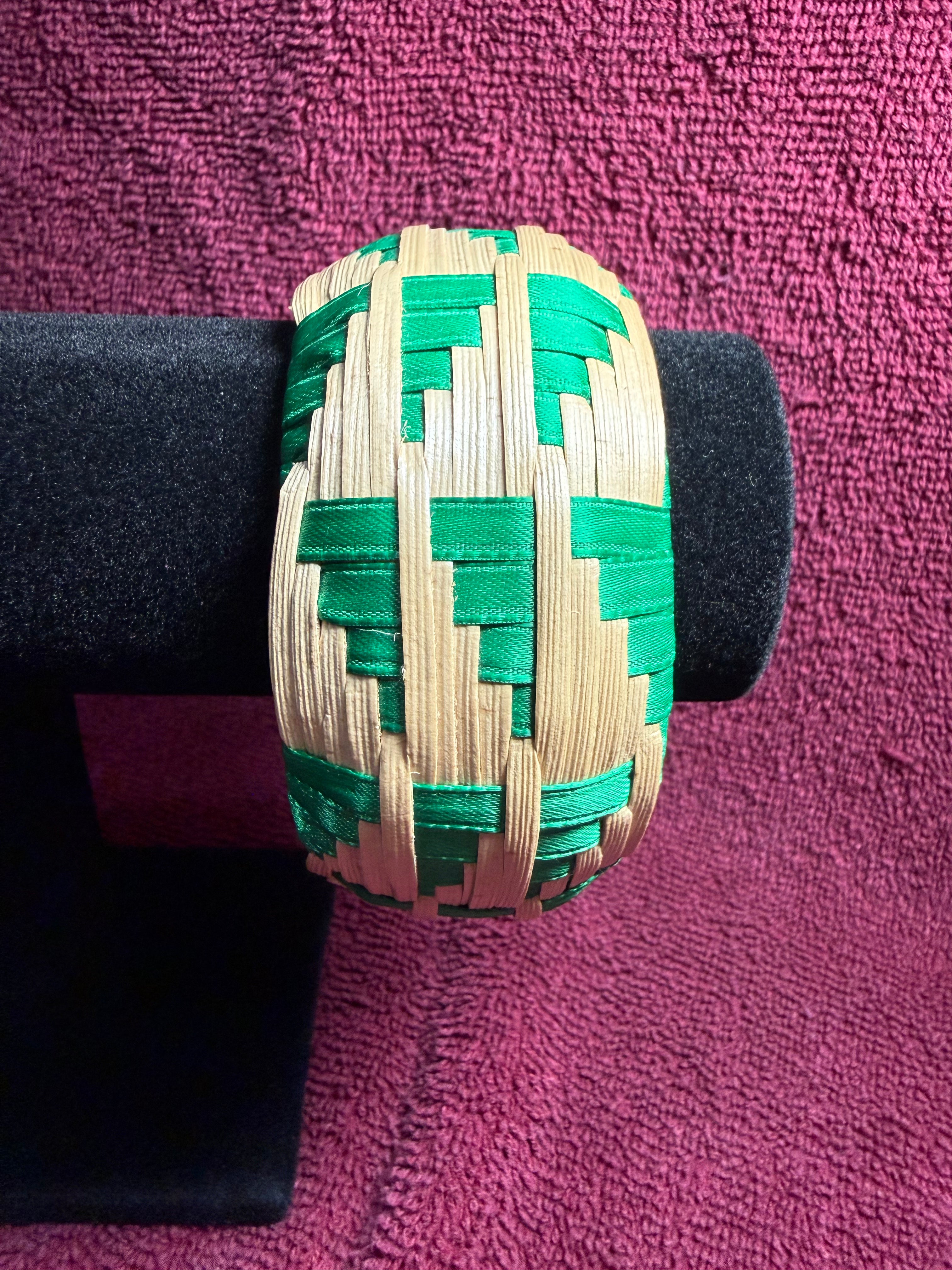 APO 50: Raufara and ribbon barrel bracelet
