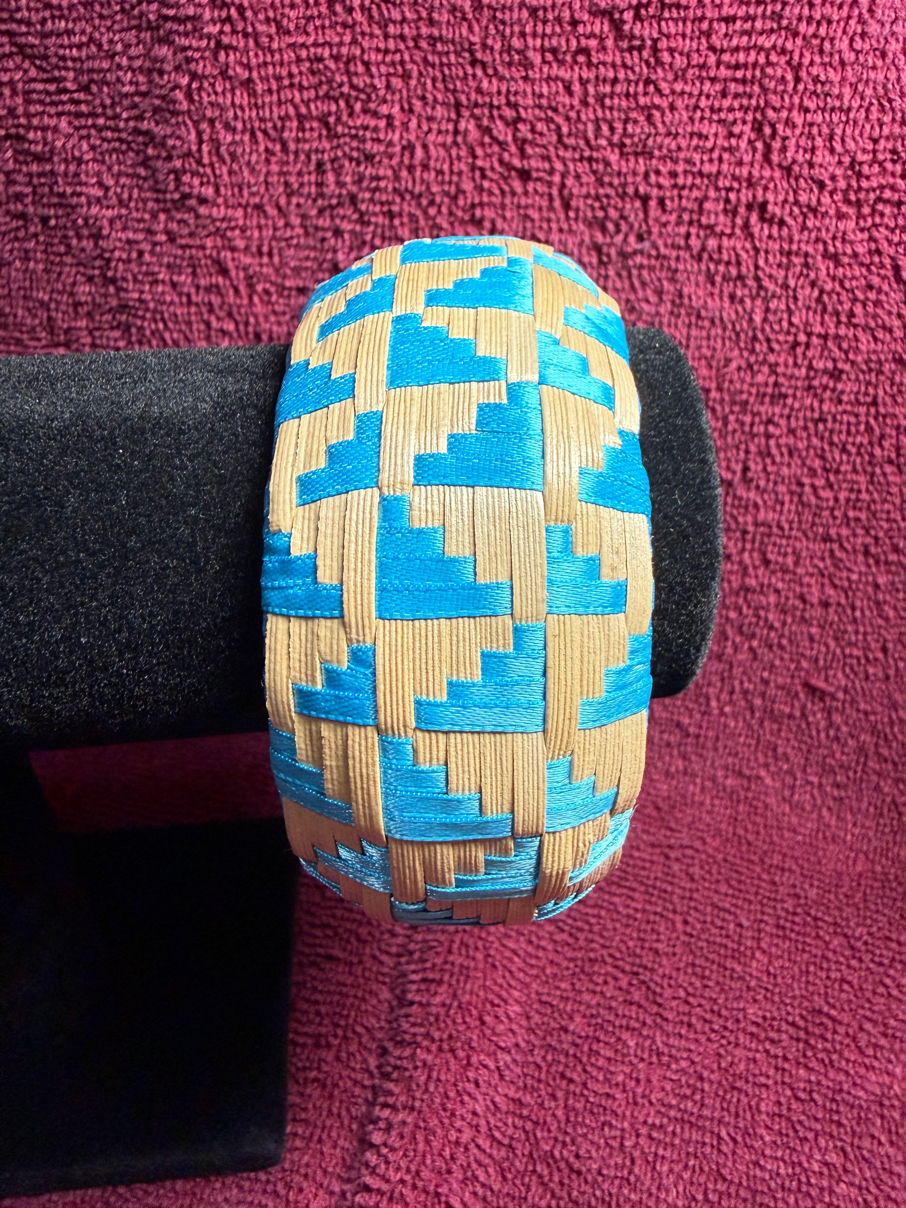 APO 52: Raufara and ribbon barrel bracelet