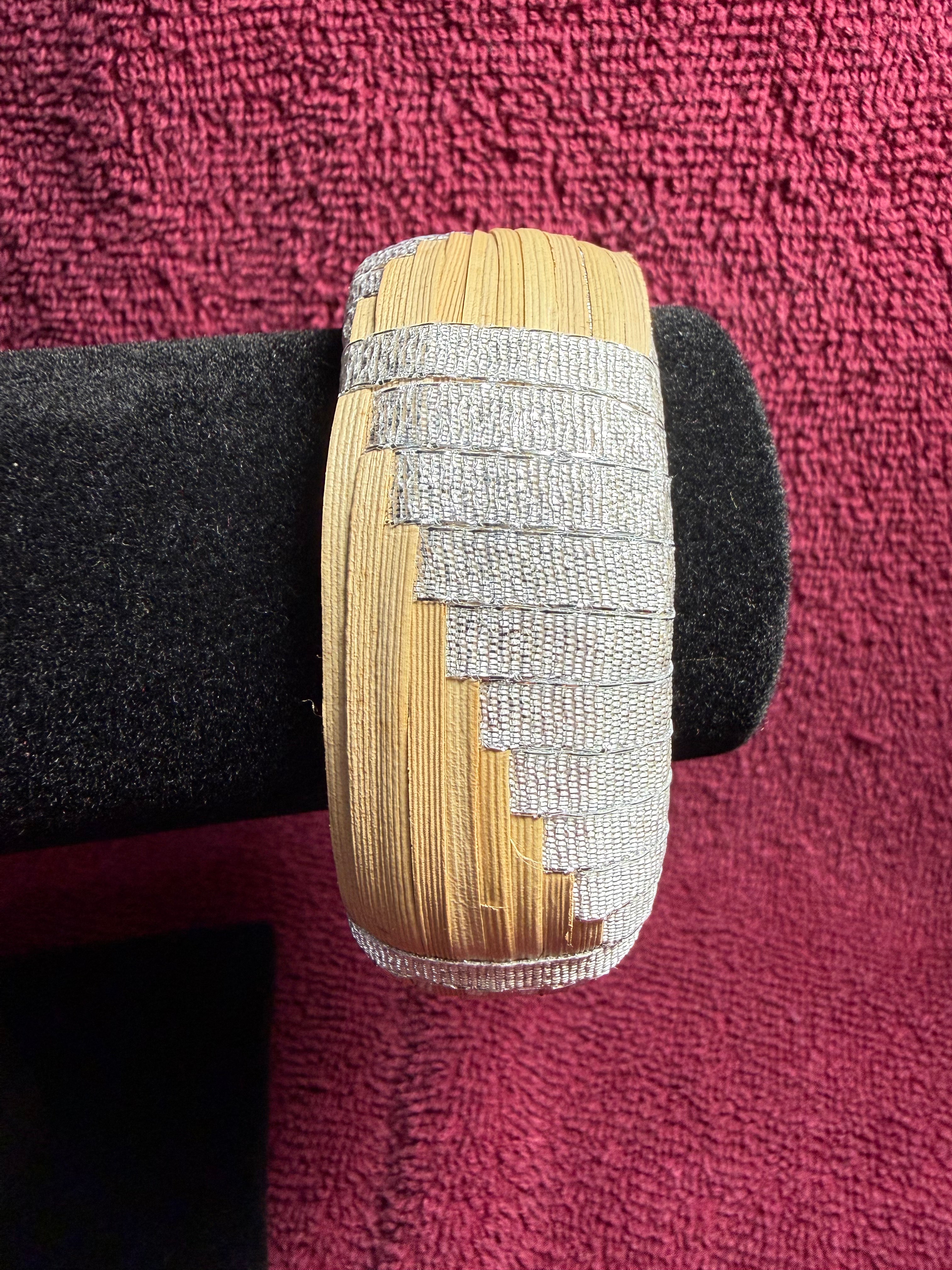 APO 72: Raufara and ribbon barrel bracelet