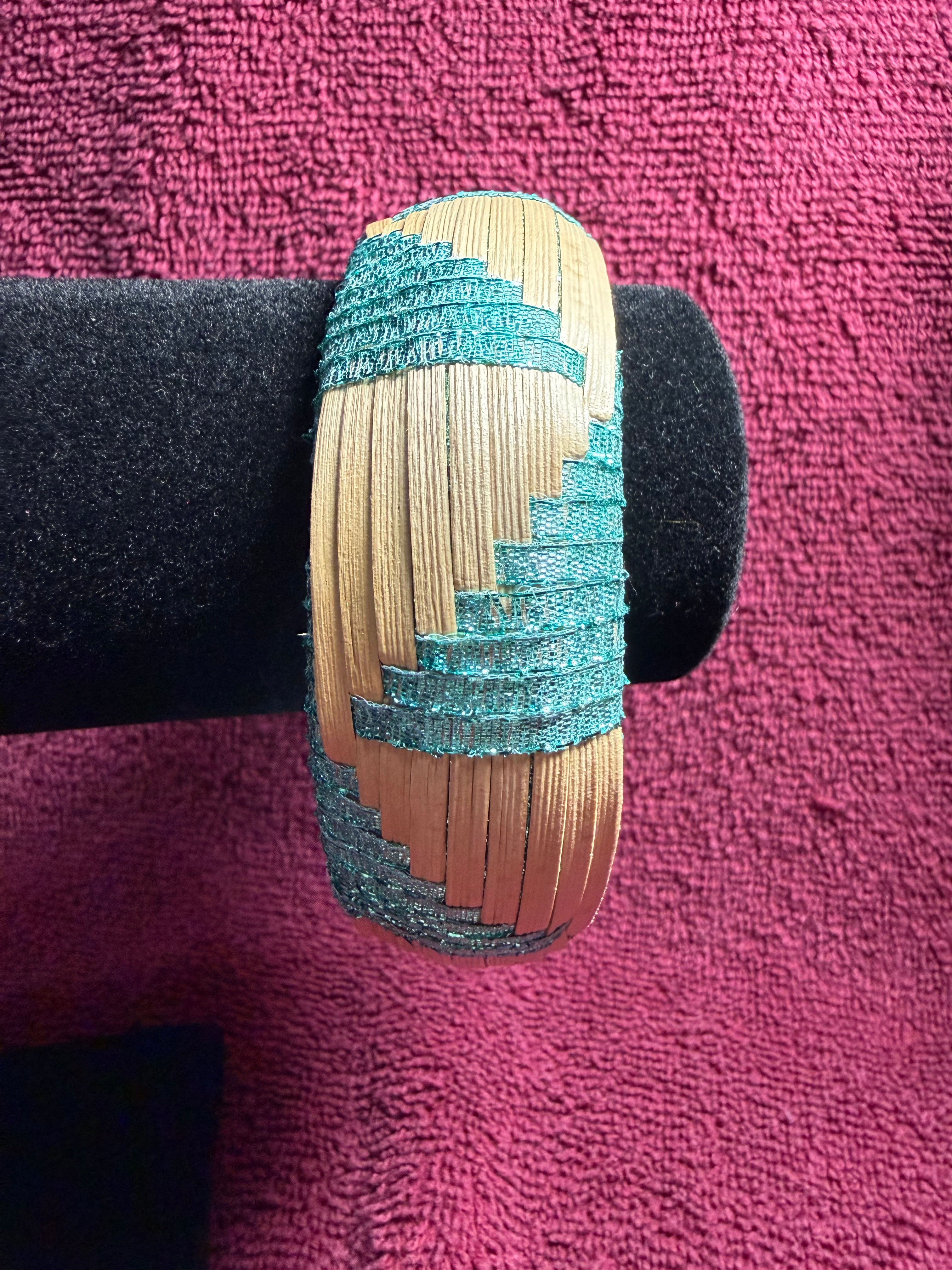 APO 19: Raufara and ribbon barrel bracelet