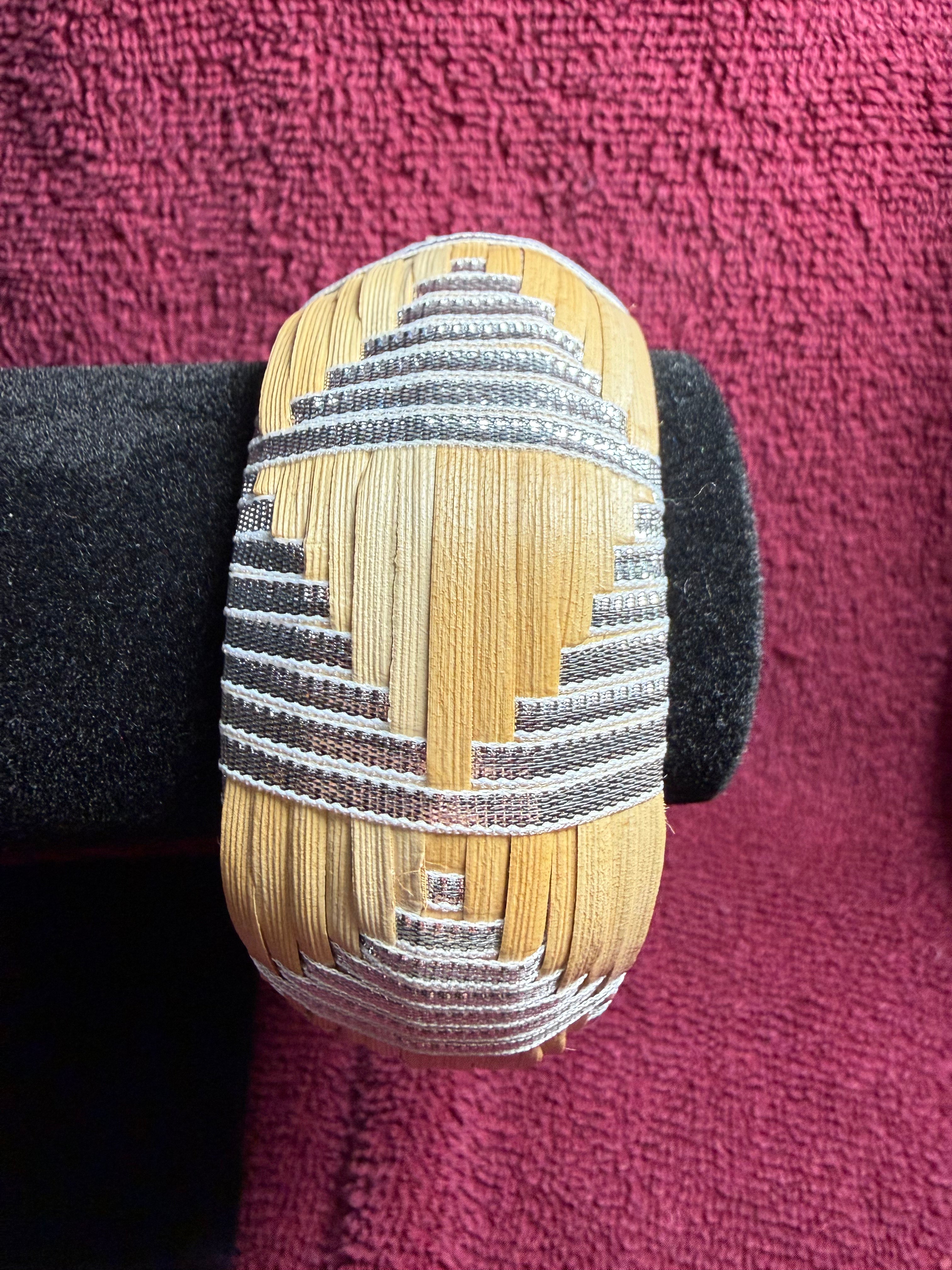 APO 28: Raufara and ribbon barrel bracelet