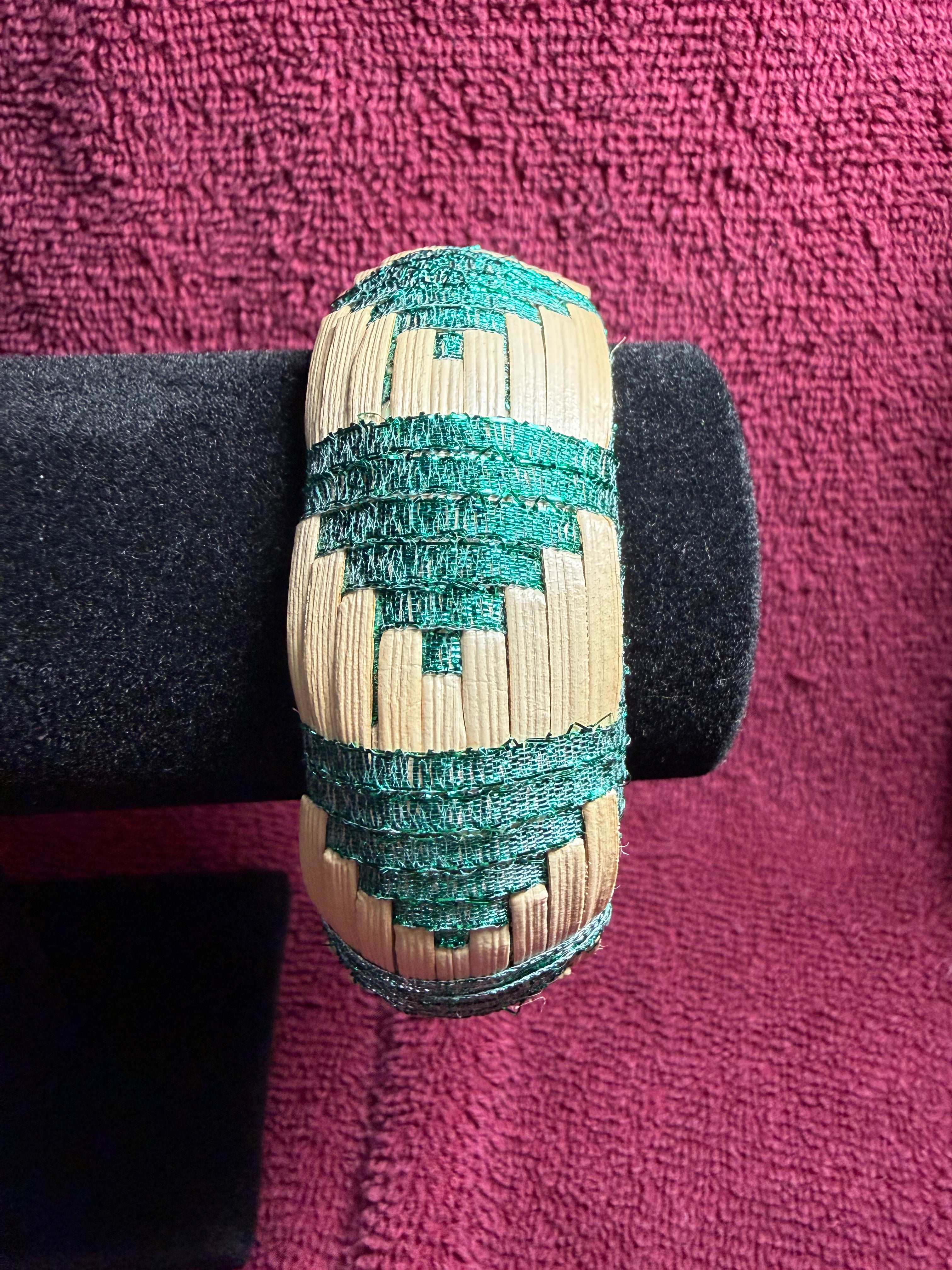 APO 22: Raufara and ribbon barrel bracelet
