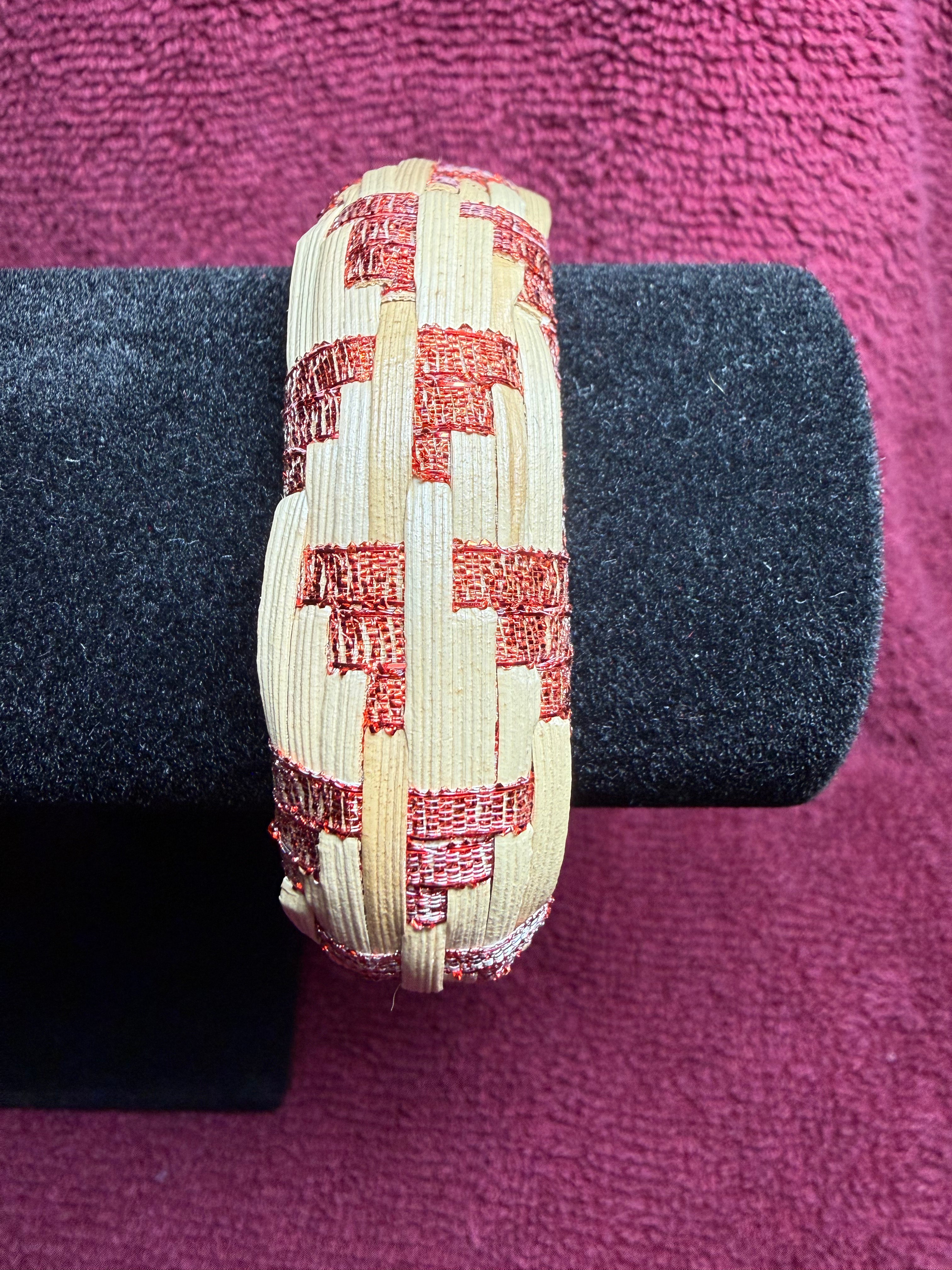 APO 18: Raufara and ribbon barrel bracelet