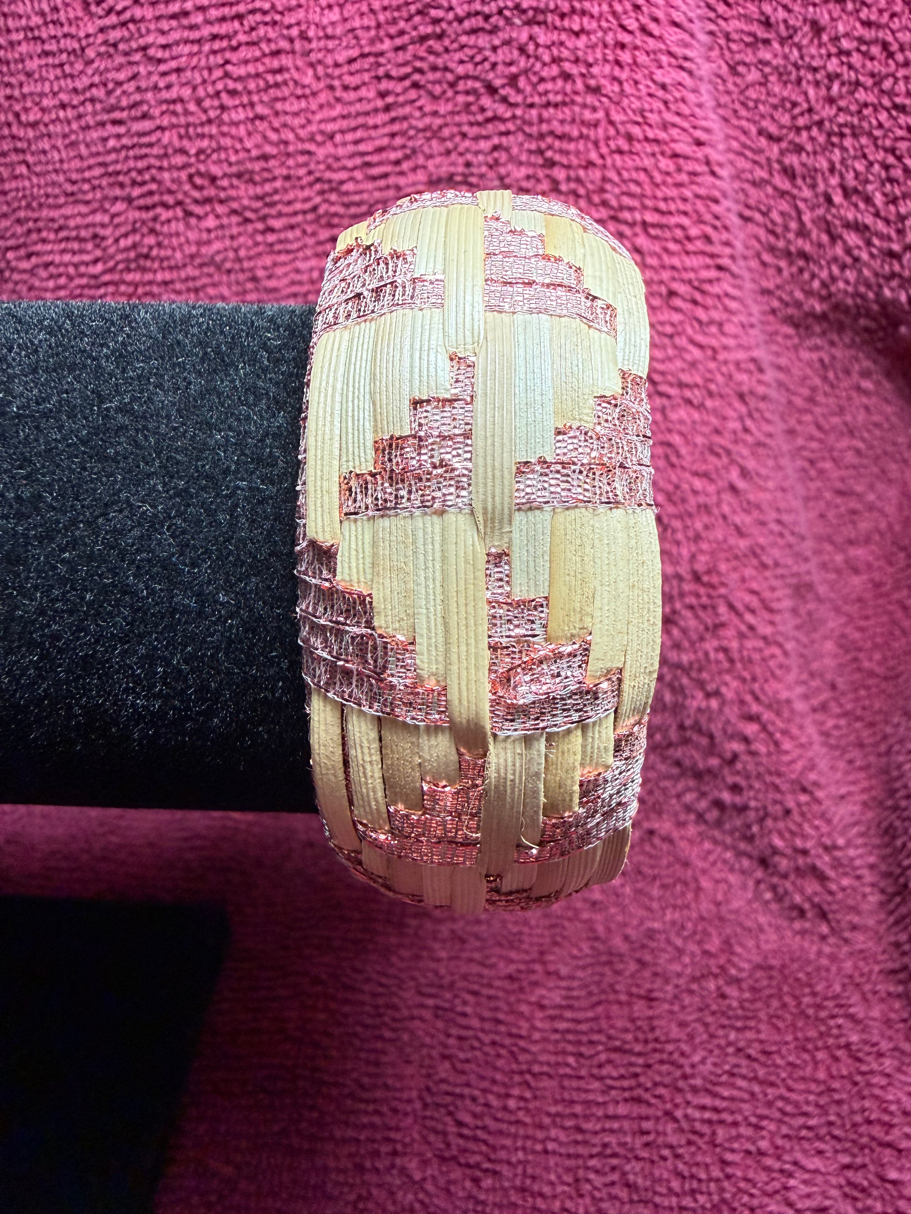 APO 62: Raufara and ribbon barrel bracelet