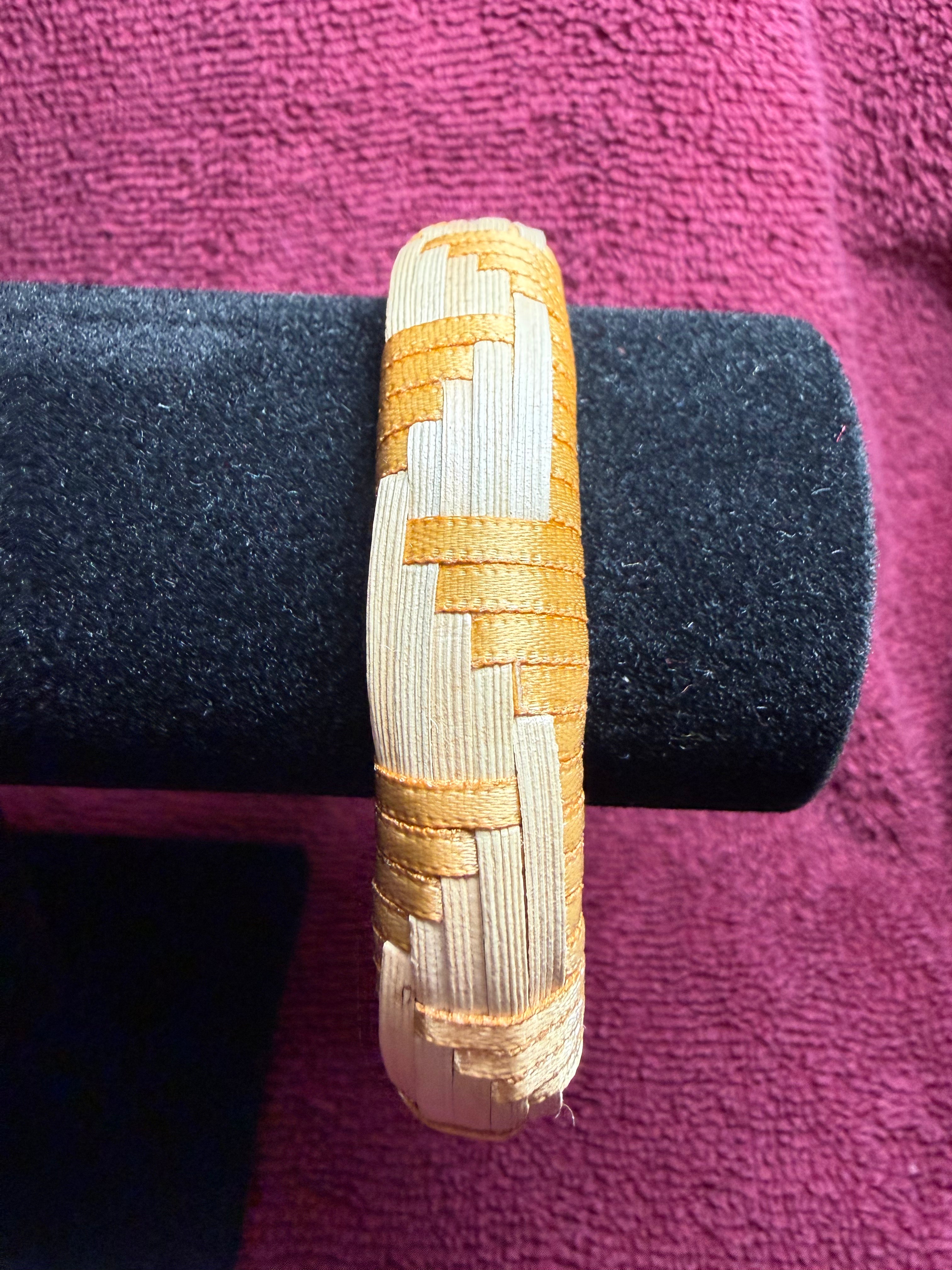 APO 76: Raufara and ribbon barrel bracelet