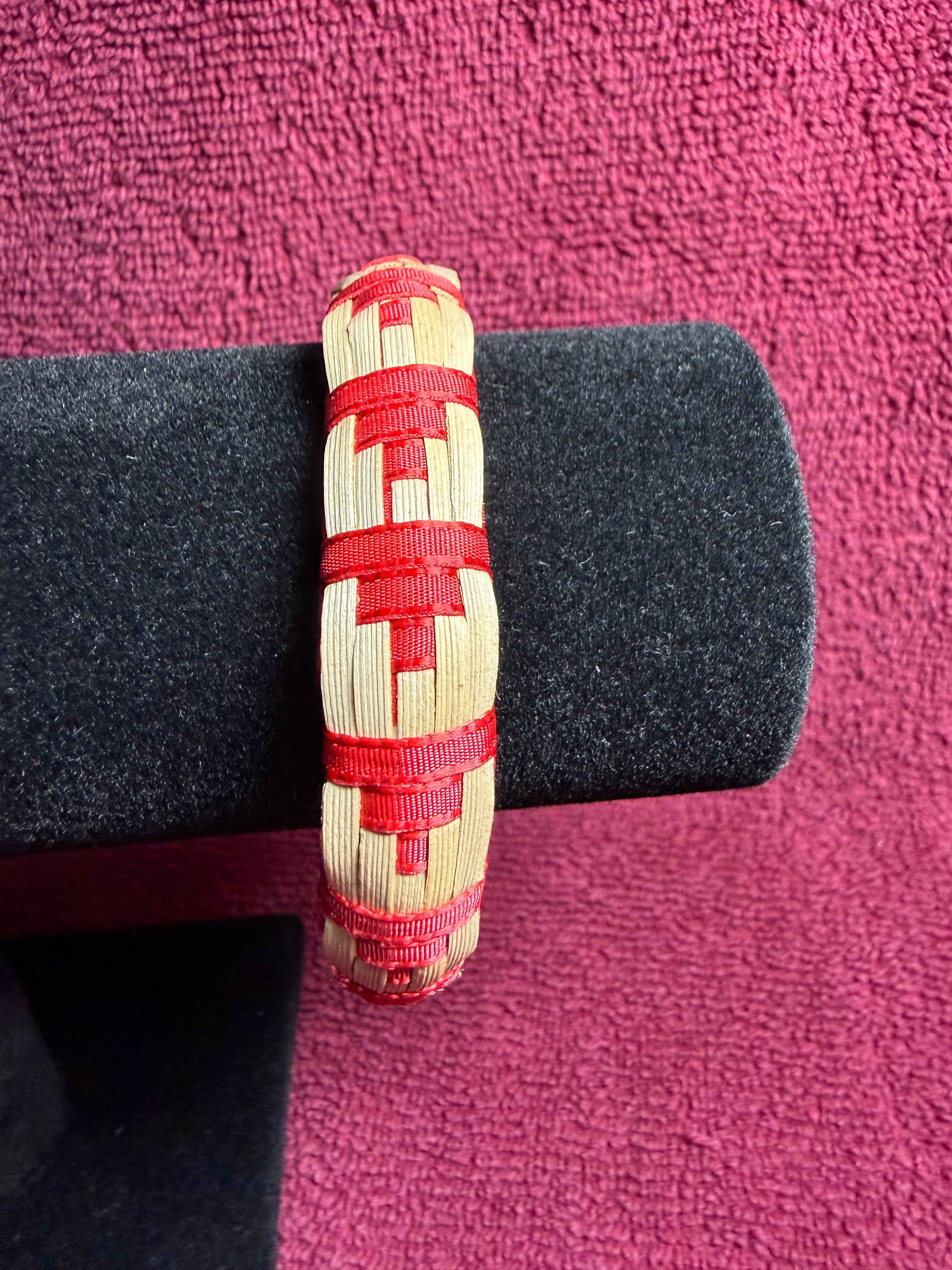 APO 0025: Raufara and ribbon barrel bracelet