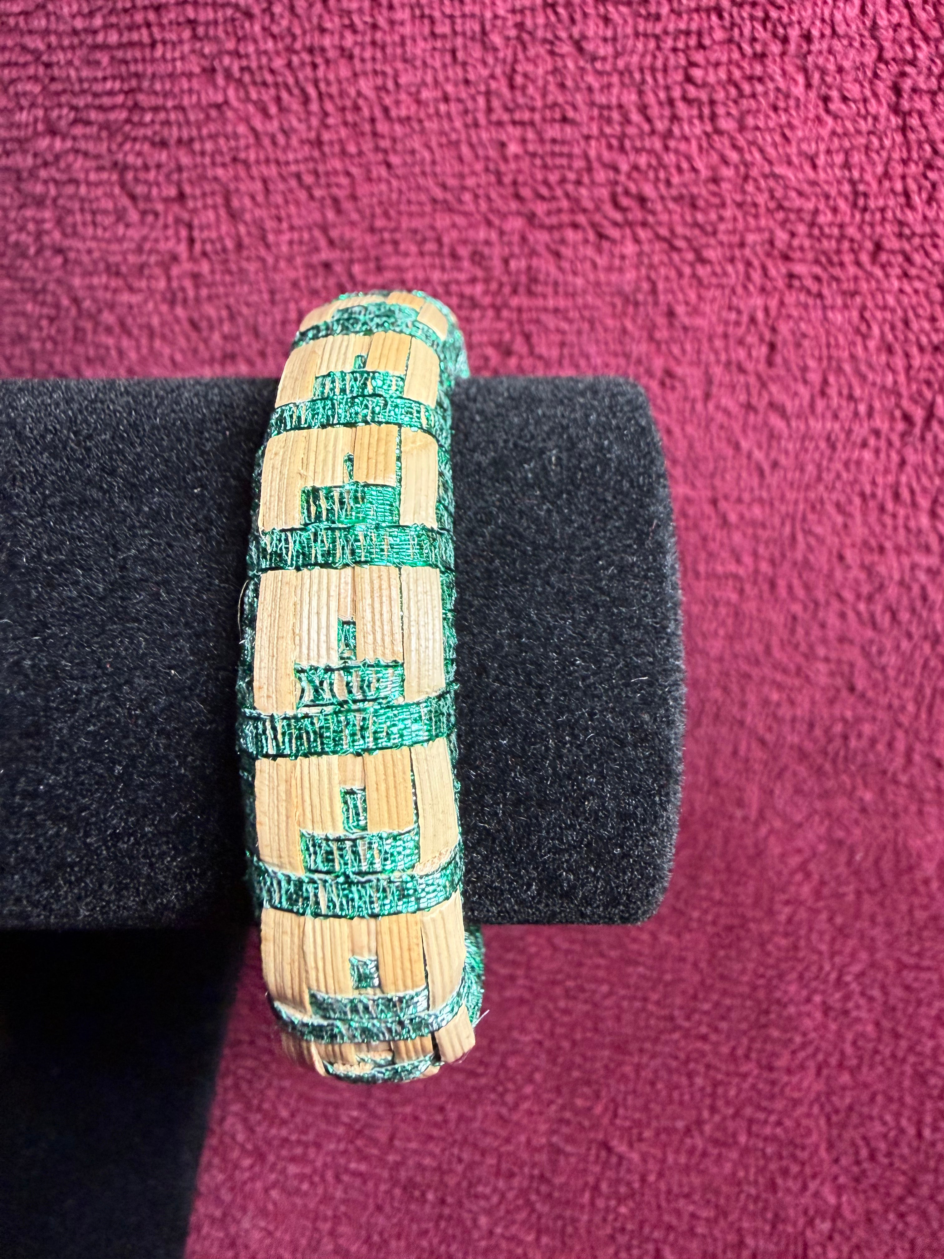APO 0027: Raufara and ribbon barrel bracelet