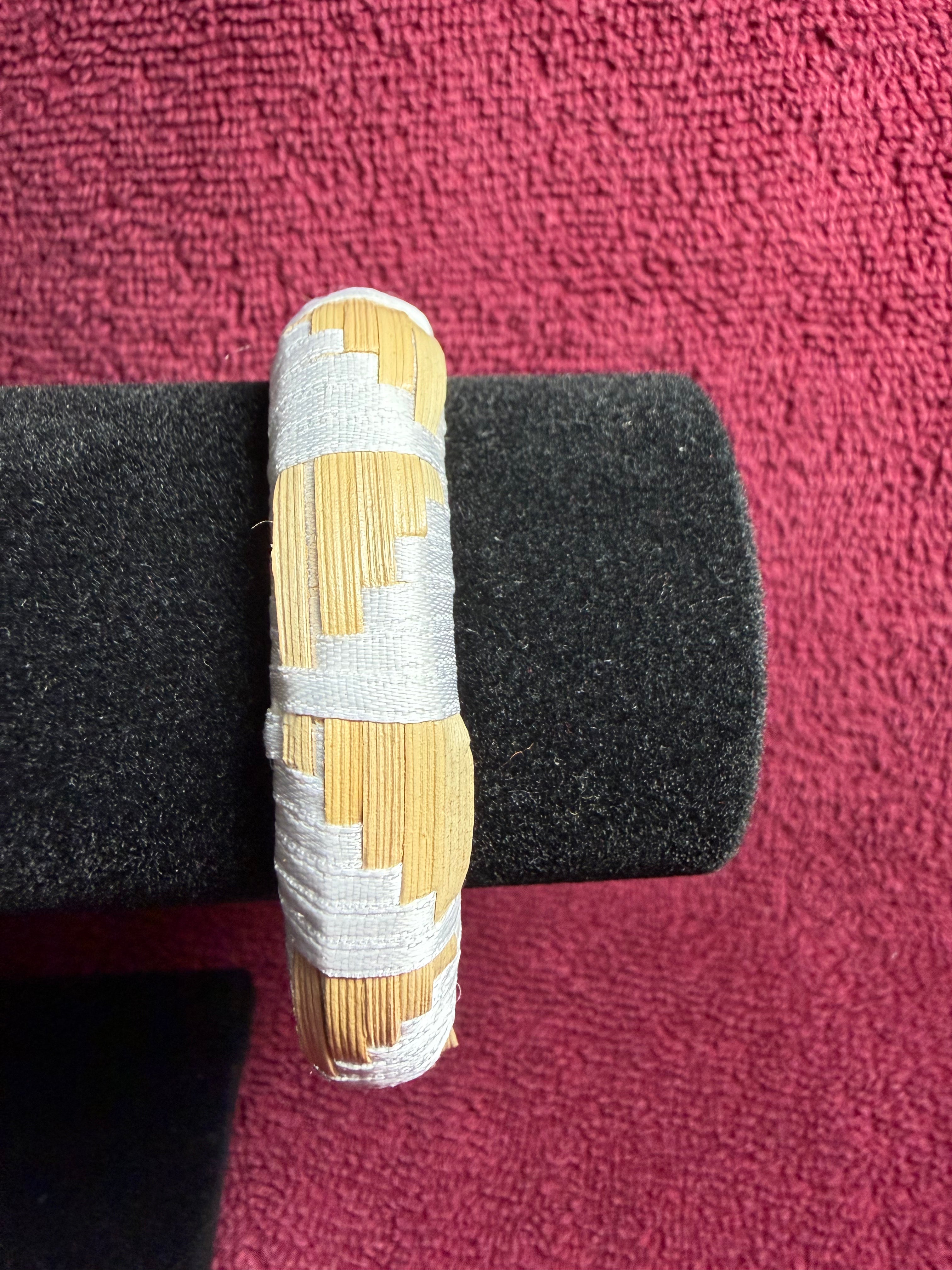 APO 0051: Raufara and ribbon barrel bracelet