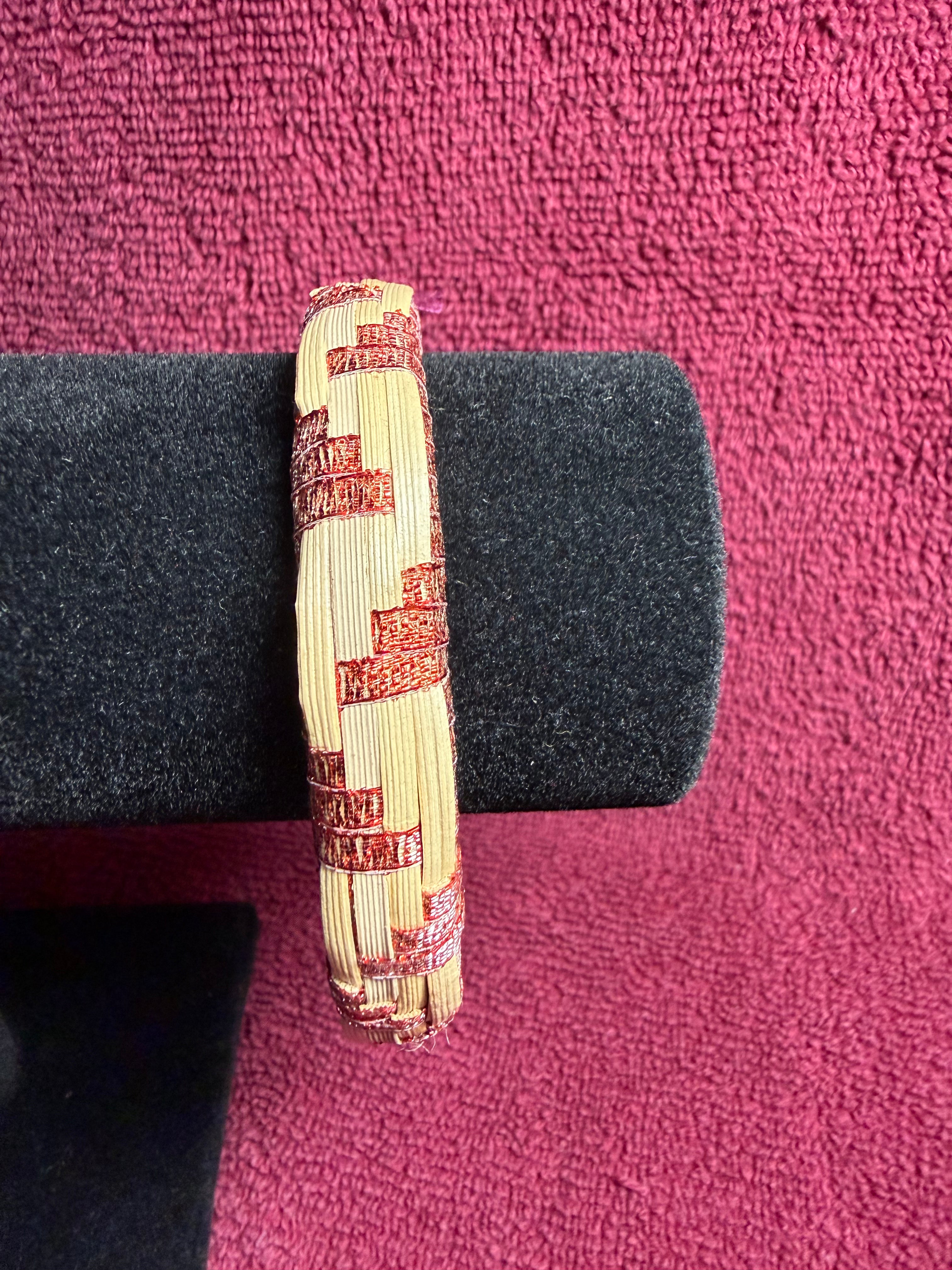 APO 0053: Raufara and ribbon barrel bracelet