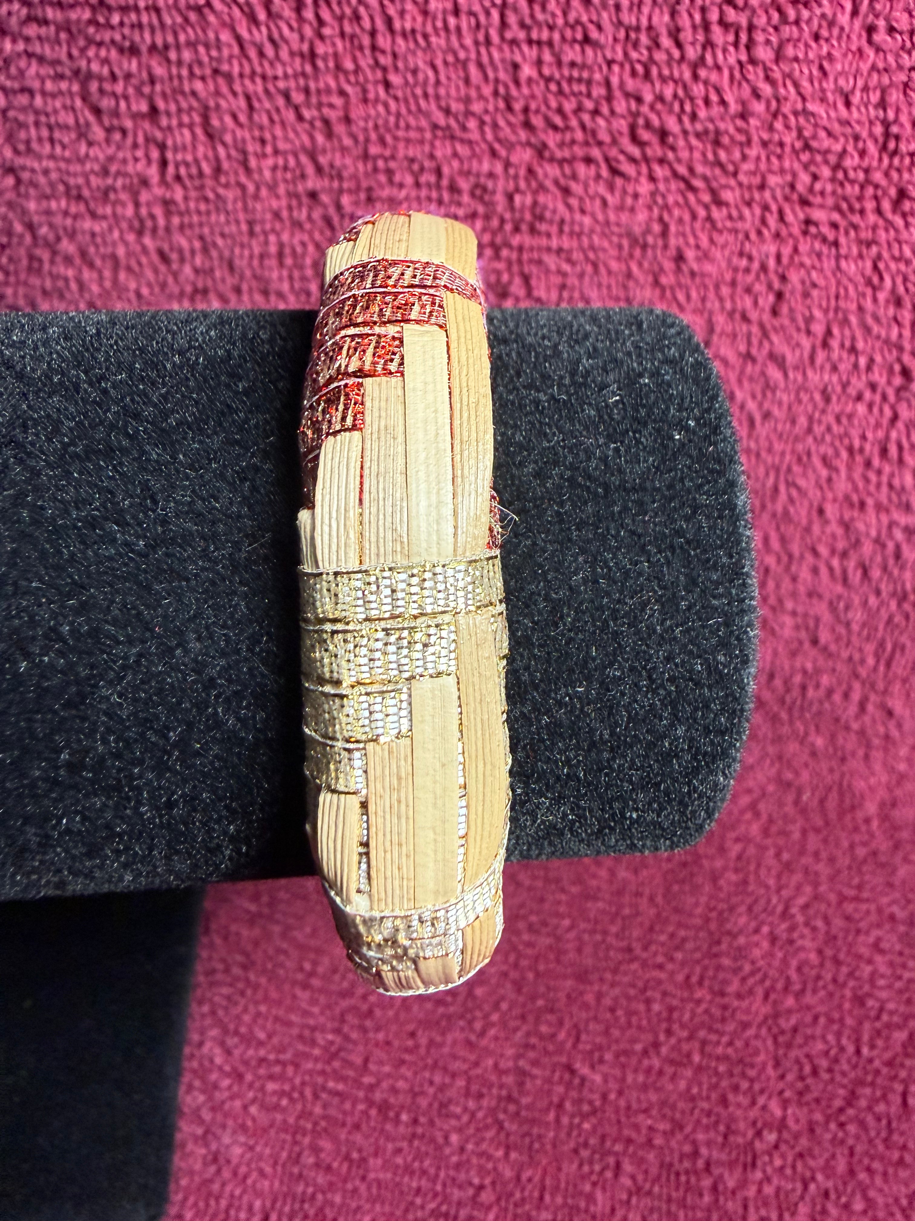 APO 0055: Raufara and ribbon barrel bracelet