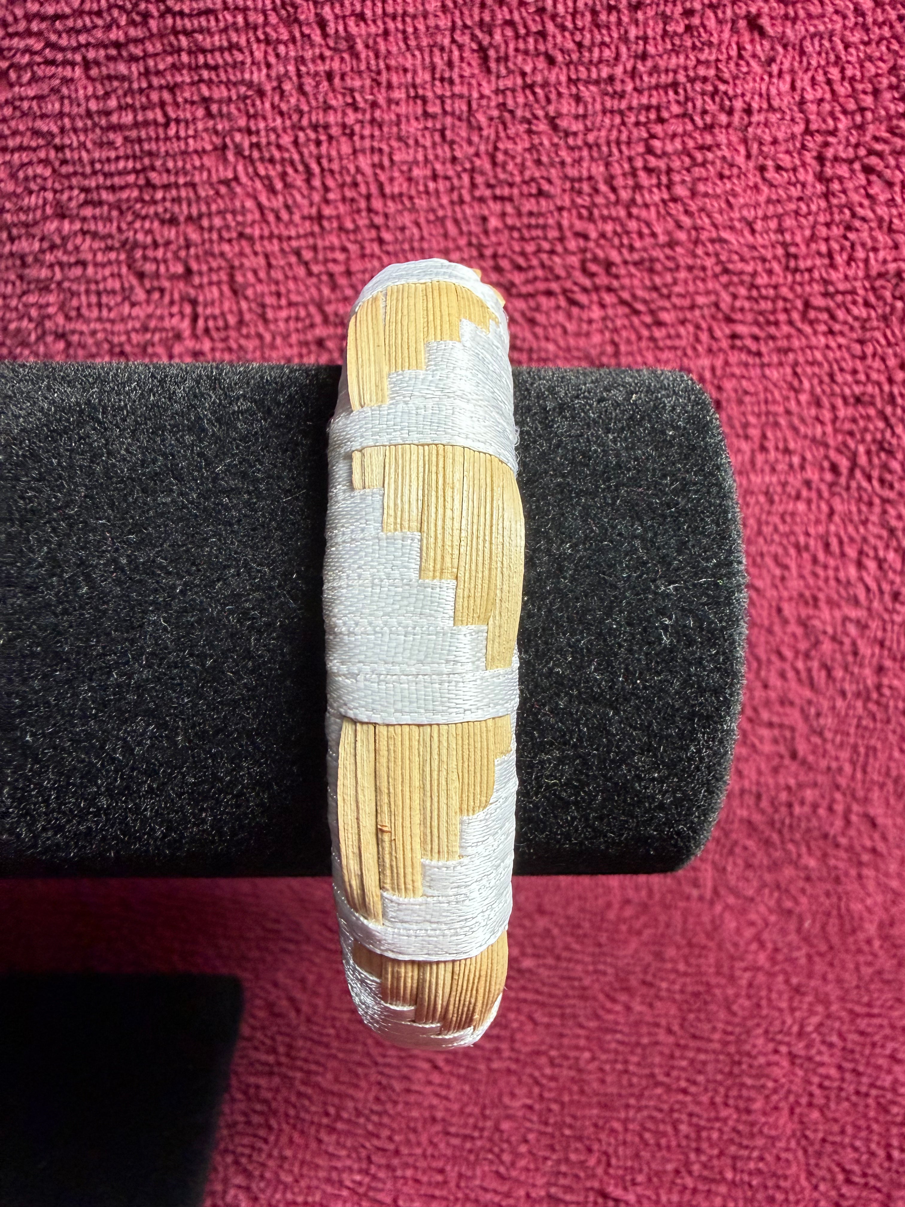 APO 0077: Raufara and ribbon barrel bracelet